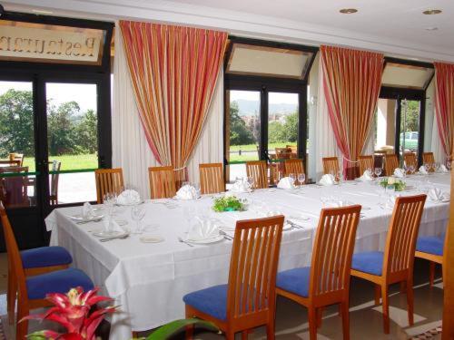 Hotel Cristina Noreña Zewnętrze zdjęcie