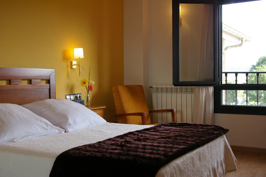 Hotel Cristina Noreña Zewnętrze zdjęcie