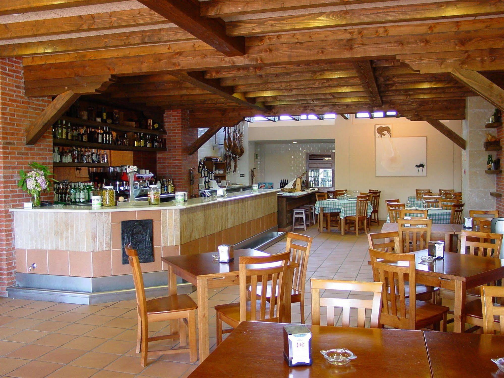 Hotel Cristina Noreña Zewnętrze zdjęcie